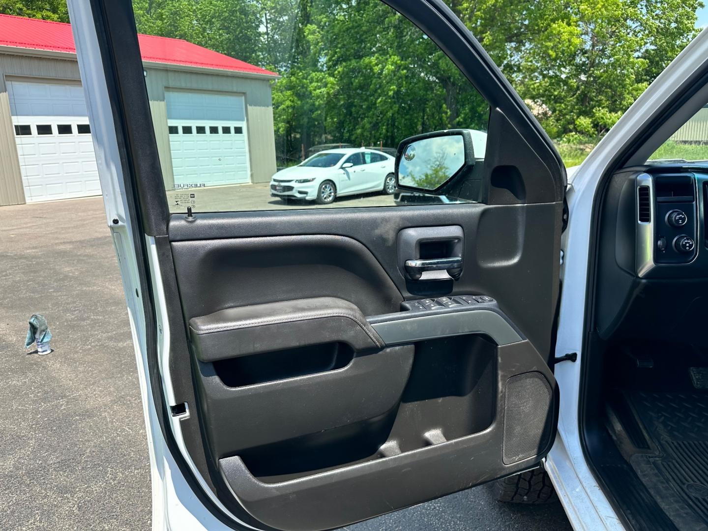 2017 White /Black Chevrolet Silverado 1500 LT (1GCVKREH5HZ) with an 4.3L V6 OHV 12V engine, 6-Speed Automatic transmission, located at 11115 Chardon Rd. , Chardon, OH, 44024, (440) 214-9705, 41.580246, -81.241943 - The 2017 Chevrolet Silverado 1500 LT Double Cab 4WD offers a harmonious fusion of rugged capability and modern convenience, powered by the robust 4.3-liter V6 engine. This engine, known for its reliability and efficiency, provides ample power for a variety of tasks, delivering 285 horsepower and 305 - Photo#19